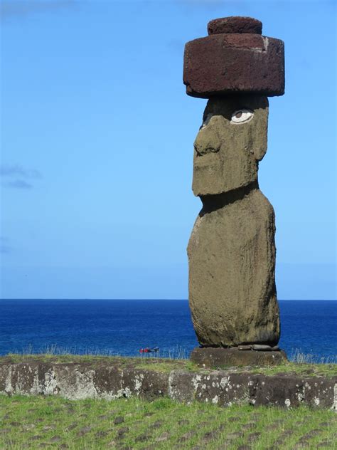 easter island stone statues